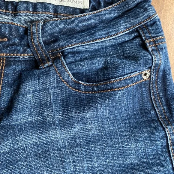 Women’s DKNY Wide Leg Cropped Jeans. Size 8. Like New. - Picture 3 of 10